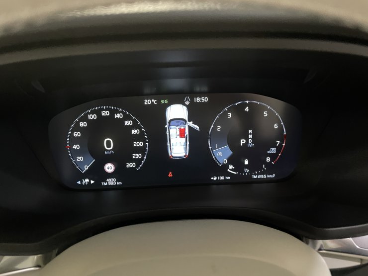 ボルボ V60 ＜入庫車両先行案内＞B4 Momentum 8AT 有償色 チャコール