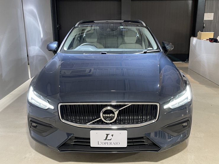 ボルボ V60 ＜入庫車両先行案内＞B4 Momentum 8AT 有償色 チャコール