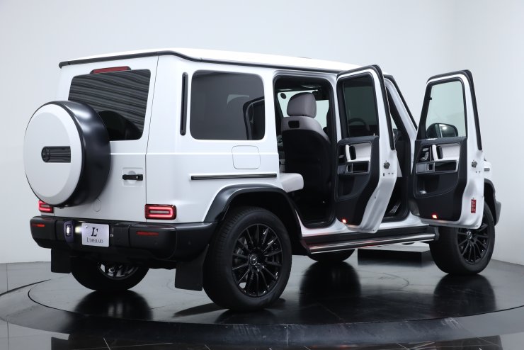 メルセデスベンツ Gクラスロング G400d Edition Magno White 200台限定（新色マグノオパリス） ワンオーナー・走行60km台  ステアリングヒーター チェリーウッドラゲッジフロア 【新車保証継承令和7年12月迄】中古車