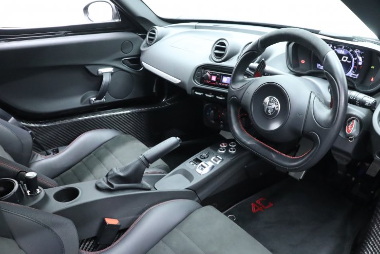 アルファロメオ 4C Coupe 最終モデル アルカンターラPKG