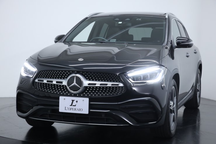 メルセデスベンツ GLAクラス GLA200d 4MATIC AMGライン 有償色