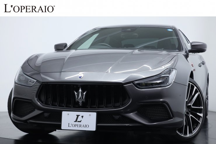 マセラティ ギブリ Trofeo 【総額1,315万円】ワンオーナー 有償色 ネロ