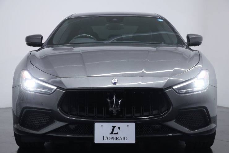 マセラティ ギブリ Trofeo 【総額1,315万円】ワンオーナー 有償色 ネロ