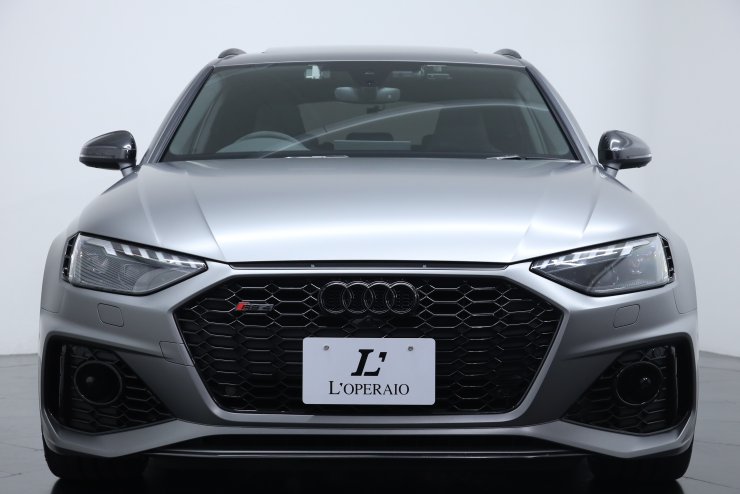 アウディ RS4アバント 現行モデル ワンオーナー マットグレー