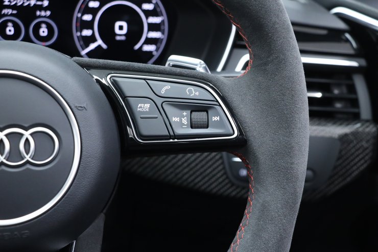 アウディ RS4アバント 現行モデル ワンオーナー マットグレー