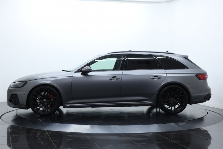 アウディ RS4アバント 現行モデル ワンオーナー マットグレー