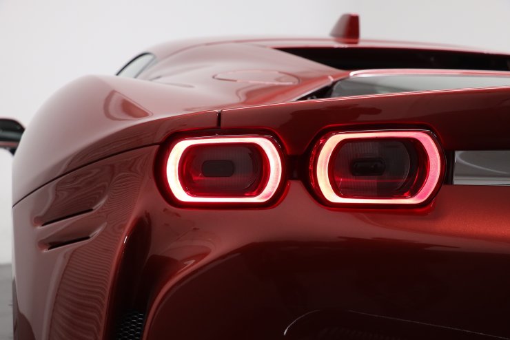フェラーリ SF90 Stradale カーボンパーツ多数 フロントリフティング