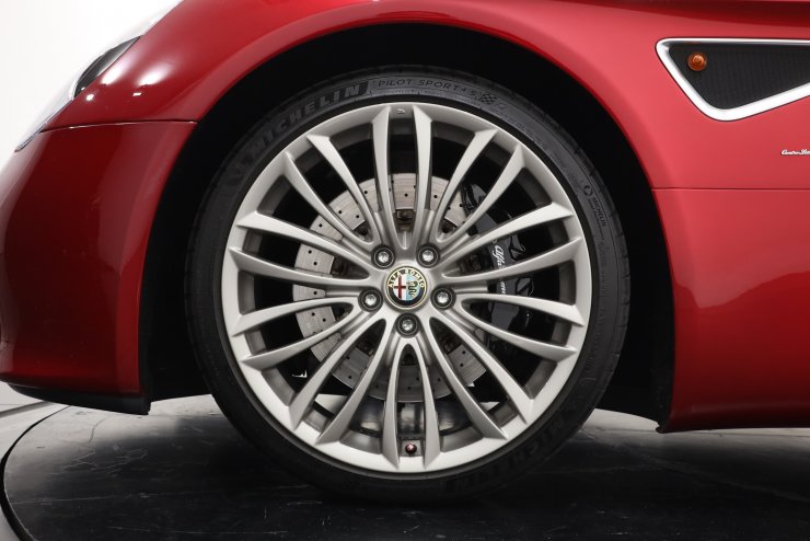 アルファロメオ 8C コンペティツィオーネ 世界限定500台 有償カラー