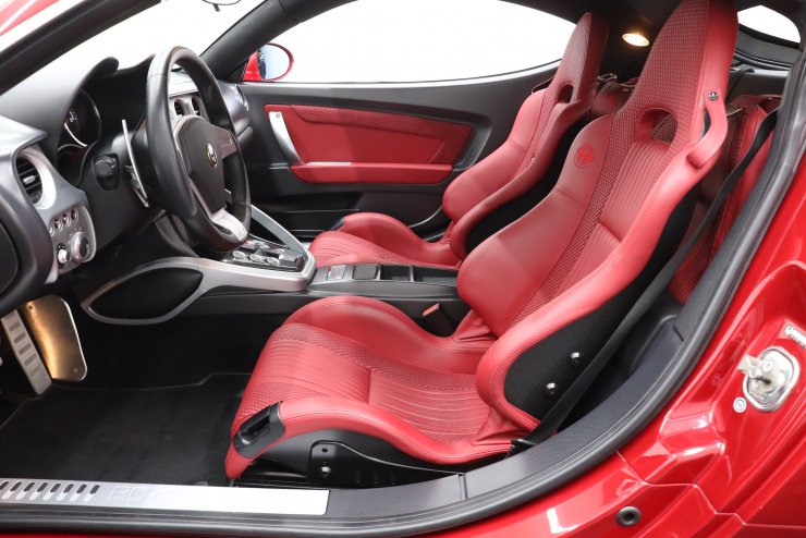 アルファロメオ 8C コンペティツィオーネ 世界限定500台 有償カラー