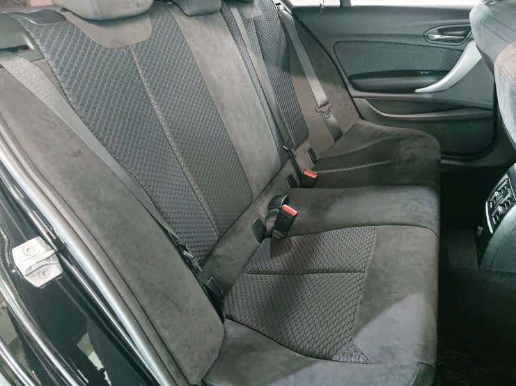 BMW 1シリーズ M135i 後期モデル 18インチエディションシャドーAW装備 