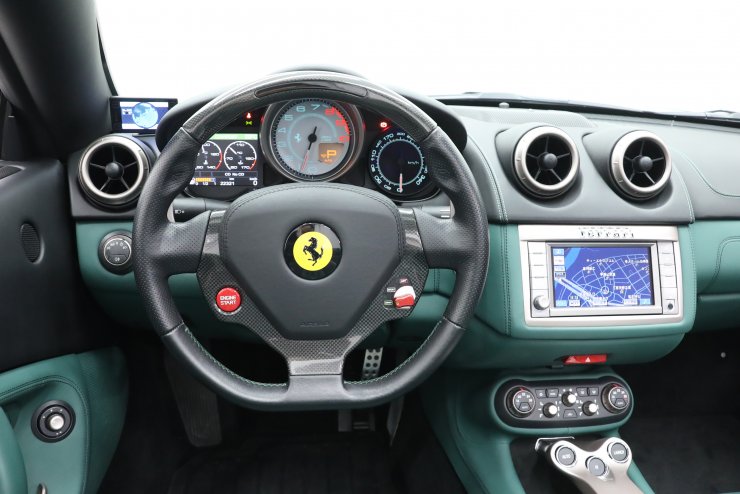 フェラーリ カリフォルニア F1 DCT 【乗り出し総額1340万円