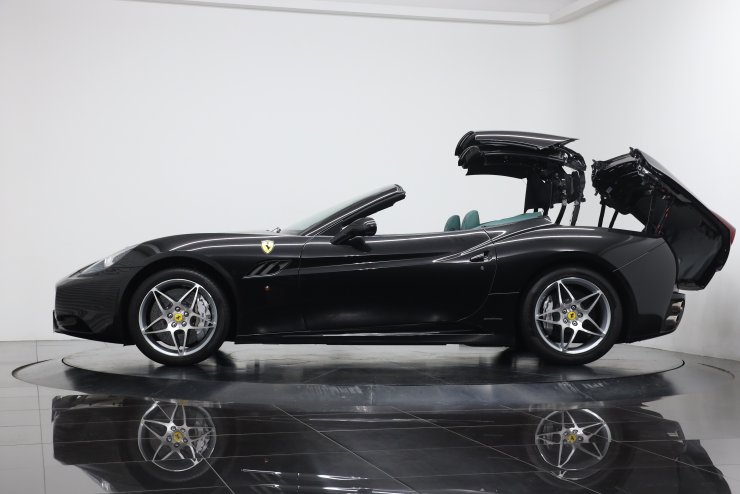 フェラーリ カリフォルニア F1 DCT 【乗り出し総額1340万円】希少