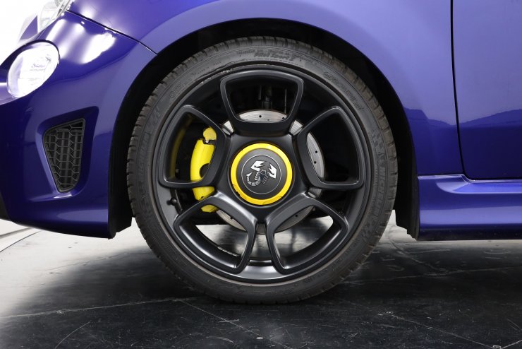 アバルト 595C ピスタ ロボタイズド5段MT 限定94台(内33台) 純正17