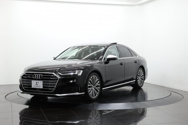 アウディ A8 55TFSI クワトロ 【乗り出し総額645万円】S line