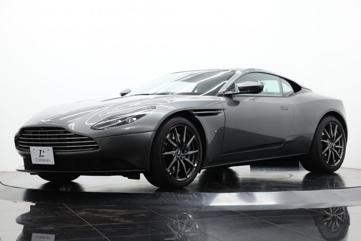 アストンマーティン DB11 V12 Launch Edition 世界限定1000台 20インチ 