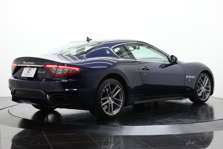 マセラティ グラントゥーリズモ 20インチ4本 Maserati 美品 マセラティ グラントゥーリズモ 純正 20インチ
