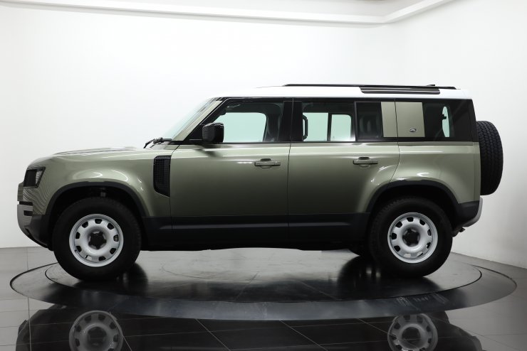 ディフェンダー110 せんたートレイ ディフェンダー110の足元を飾るのはTrail Terrain T/A 285/45R22