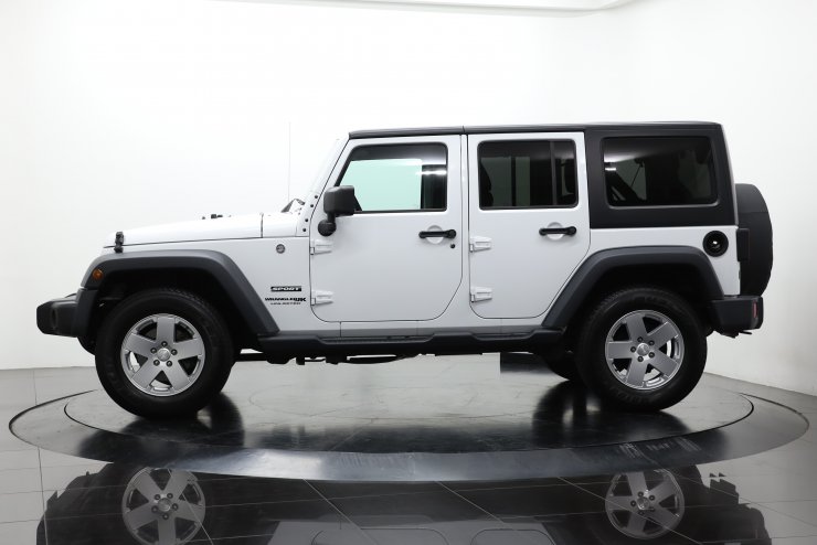 ジープ ラングラ―アンリミテッド スポーツ JK最終モデル【乗り出し総額