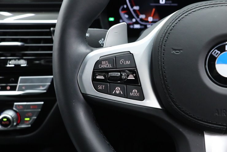 BMW 5シリーズ M550i X Drive ワンオーナー ブラックダコタ