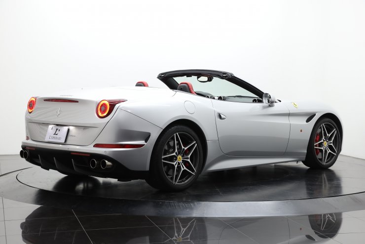 フェラーリ カリフォルニア T F1 DCT 【総額1,633万円】レッドレザー