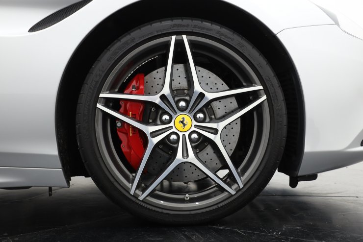 新品未使用！フェラーリ カリフォルニアT ＊カーボンキックプレート＊サイドシル フェラーリ カリフォルニア T F1 DCT 【総額1,633万円】レッドレザー
