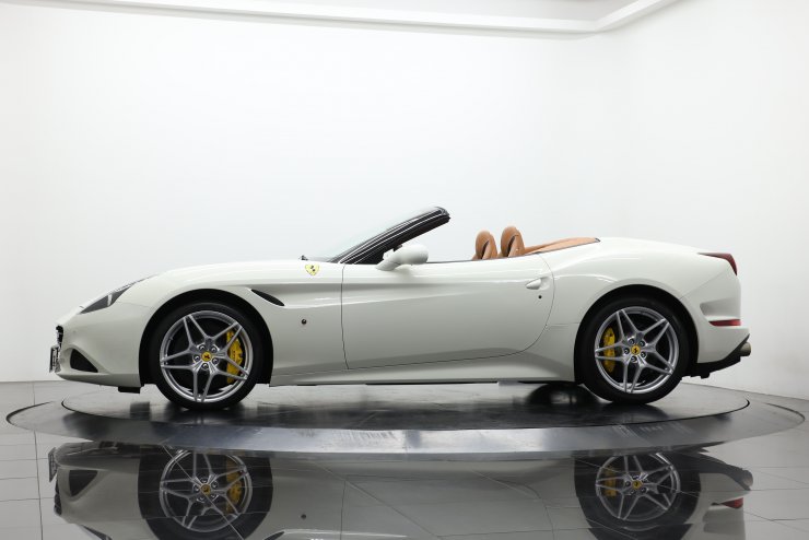 フェラーリ カリフォルニア T F1 DCT 【乗り出し総額1,895万円