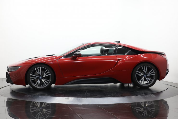 BMW i8 Celebration Edition“Protonic Red” 【乗出し総額802万円】限定