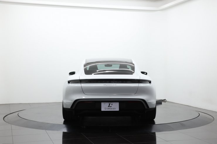 ポルシェ タイカン 4S 走行58km・ワンオーナー 純正21インチRS