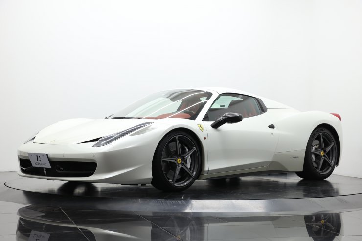 フェラーリ新車購入者限定バインダー 33歳、フェラーリを買う──Vol.5 納車 | GQ JAPAN