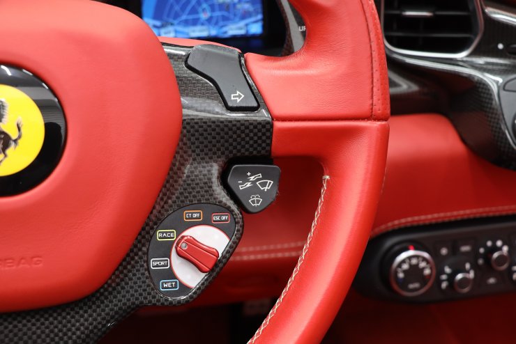 フェラーリ 458 Spider F1 DCT 【乗り出し総額3,493万円】左