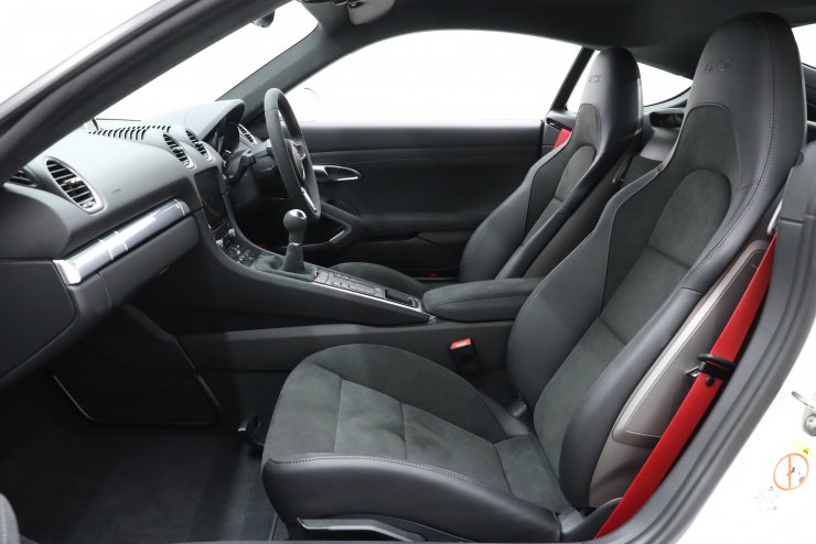 ポルシェ 718 Cayman GTS 4.0 6MT ワンオーナー車 走行距離約