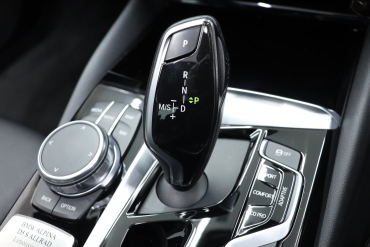 アルピナ D5 S BiTurbo Limousine Allrad 有償色 ブラックレザー