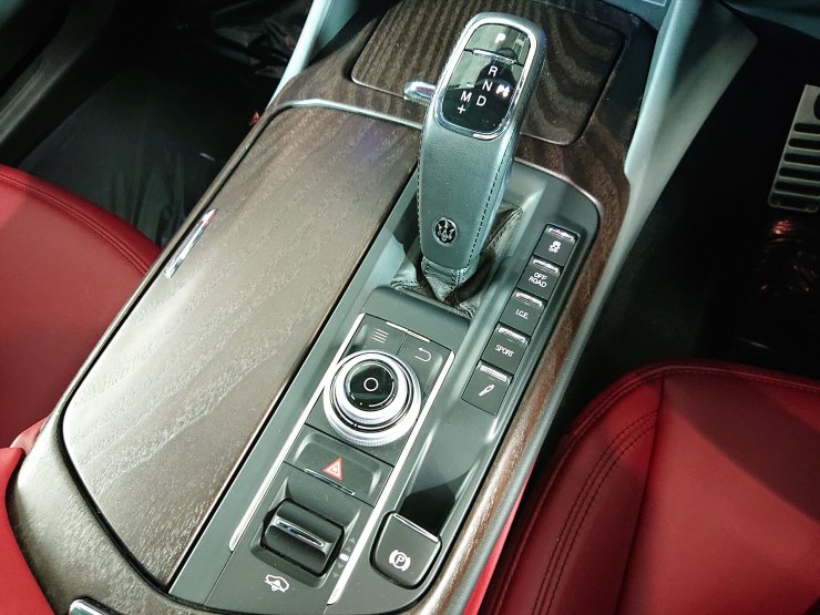 マセラティ レヴァンテ レヴァンテ 3.0 4WD 2019年モデル 1オーナー