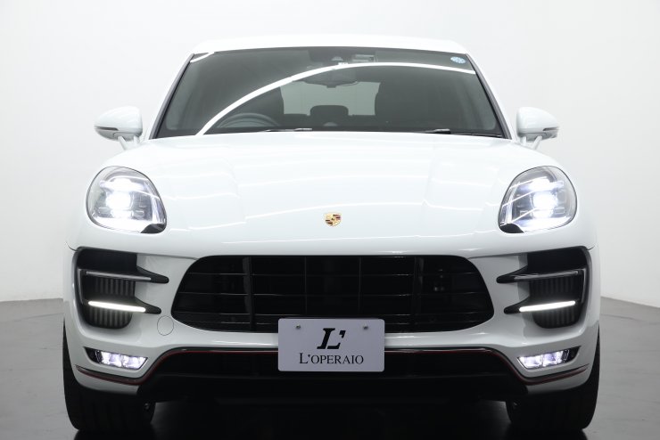 ポルシェ マカン ターボ Exclusive Performance Edition 黒ハーフ革