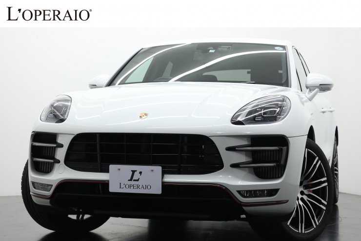 ポルシェ マカン ターボ Exclusive Performance Edition 黒ハーフ革