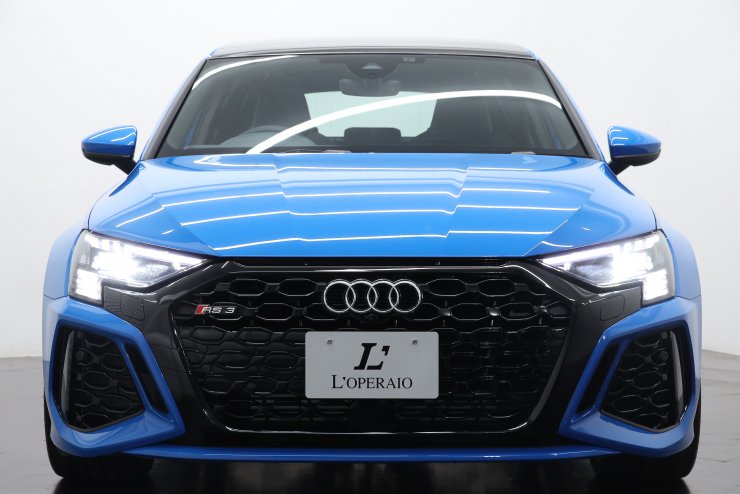アウディ RS3 Sport Back 現行型 走行距離600km 黒ハーフ革 パノラマ