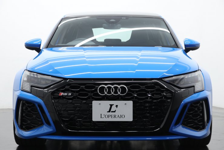 アウディ RS3 Sport Back 現行型 走行距離600km 黒ハーフ革 パノラマ