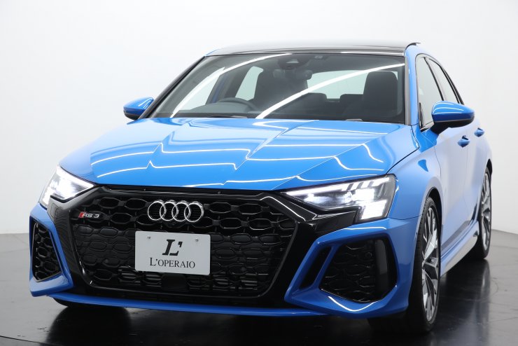 アウディ RS3 Sport Back 現行型 走行距離600km 黒ハーフ革 パノラマ