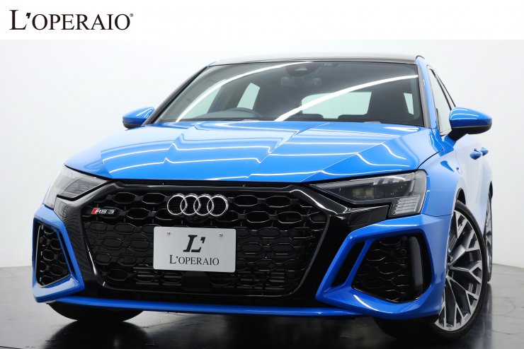 アウディ RS3 Sport Back 現行型 走行距離600km 黒ハーフ革 パノラマ