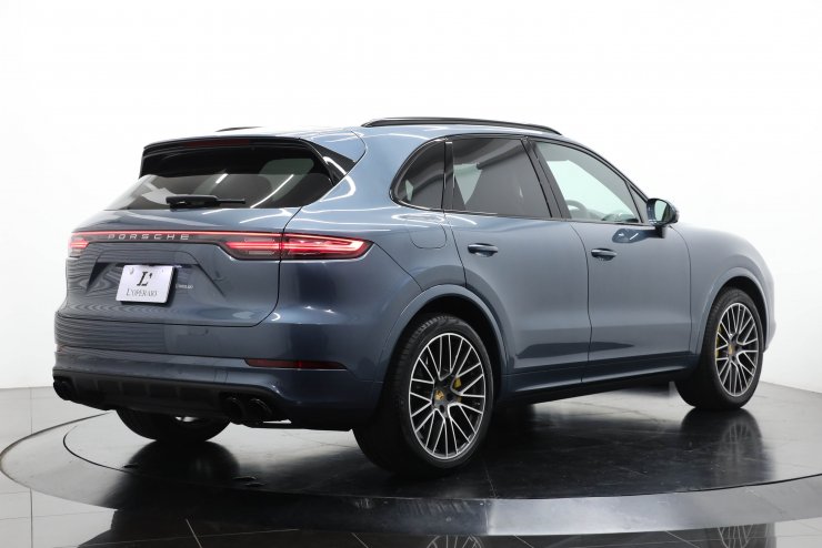 ポルシェ カイエン Turbo Tip-S【総額1203万円】有償色 ビスケブルー