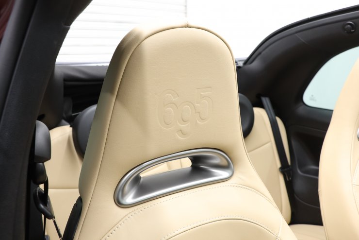アバルト 695 エディツィオーネマセラティ 国内限定100台 ベージュ革