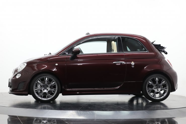 アバルト 695 エディツィオーネマセラティ 国内限定100台 ベージュ革