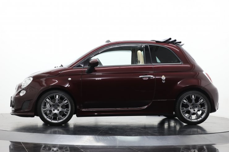 アバルト 695 エディツィオーネマセラティ 国内限定100台 ベージュ革