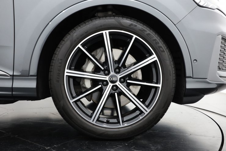 アウディ Q7 45TFSI S-line Limited 2021年モデル 限定310台