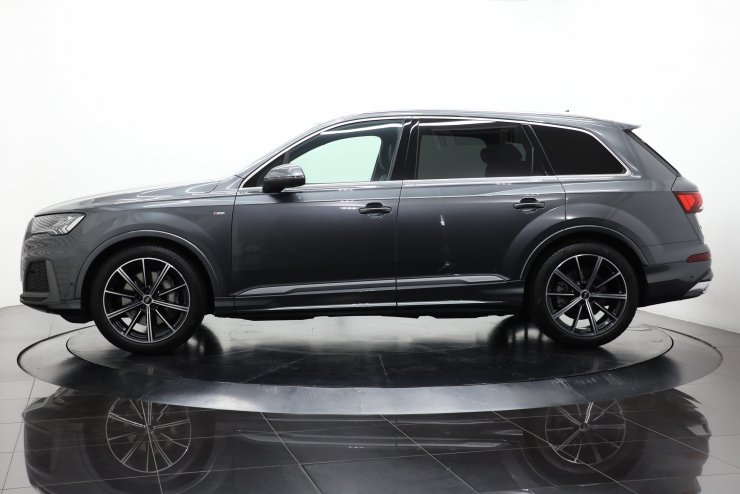アウディ Q7 45TFSI S-line Limited 2021年モデル 限定310台
