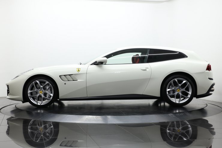 フェラーリ GTC4ルッソ T F1 DCT 正規ディーラー車 純正20インチ鍛造
