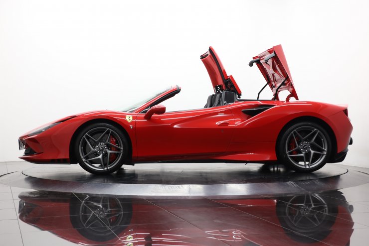フェラーリ F8 スパイダー F1 DCT ワンオーナー オプション総額1060万