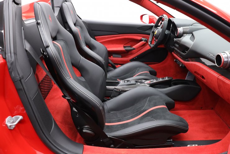 フェラーリ F8 スパイダー F1 DCT ワンオーナー オプション総額1060万