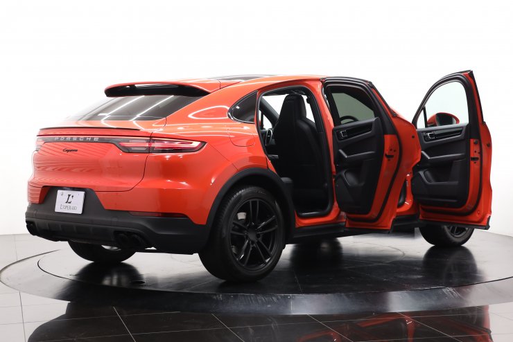 ポルシェ カイエン クーペ 4人乗り仕様 有償色 ラバオレンジ スポーツ