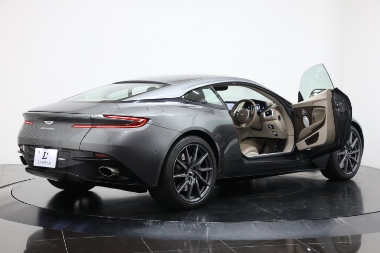 アストンマーティン DB11 V12 Launch Edition 世界限定1000台 20インチ